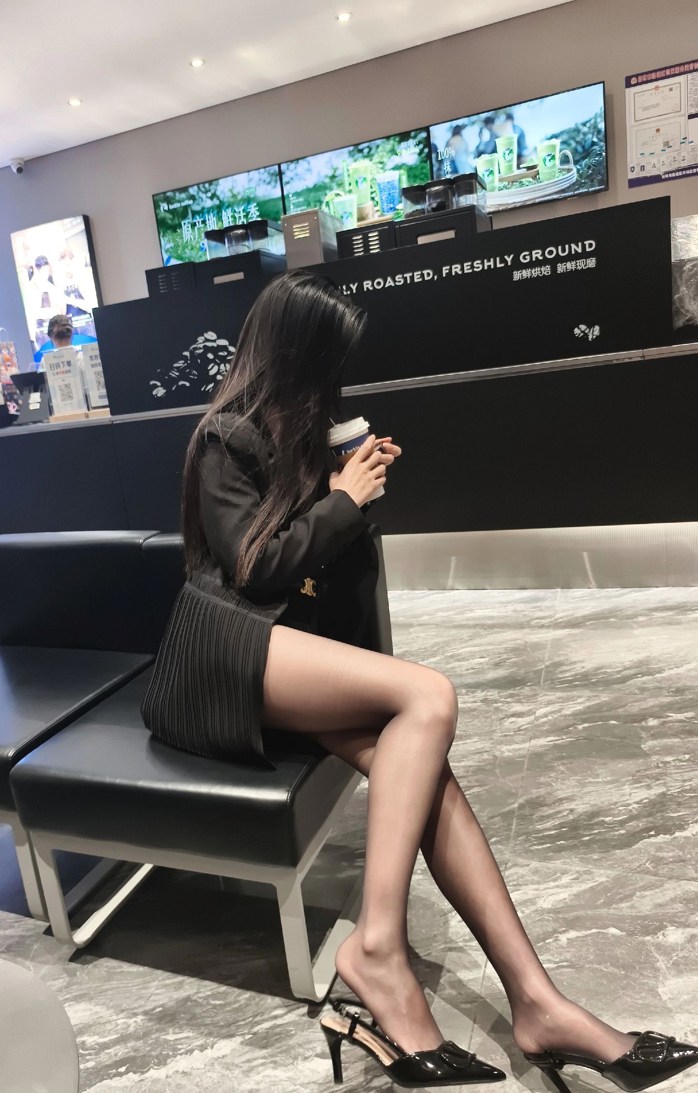 牛马累了会给自己点一杯咖啡