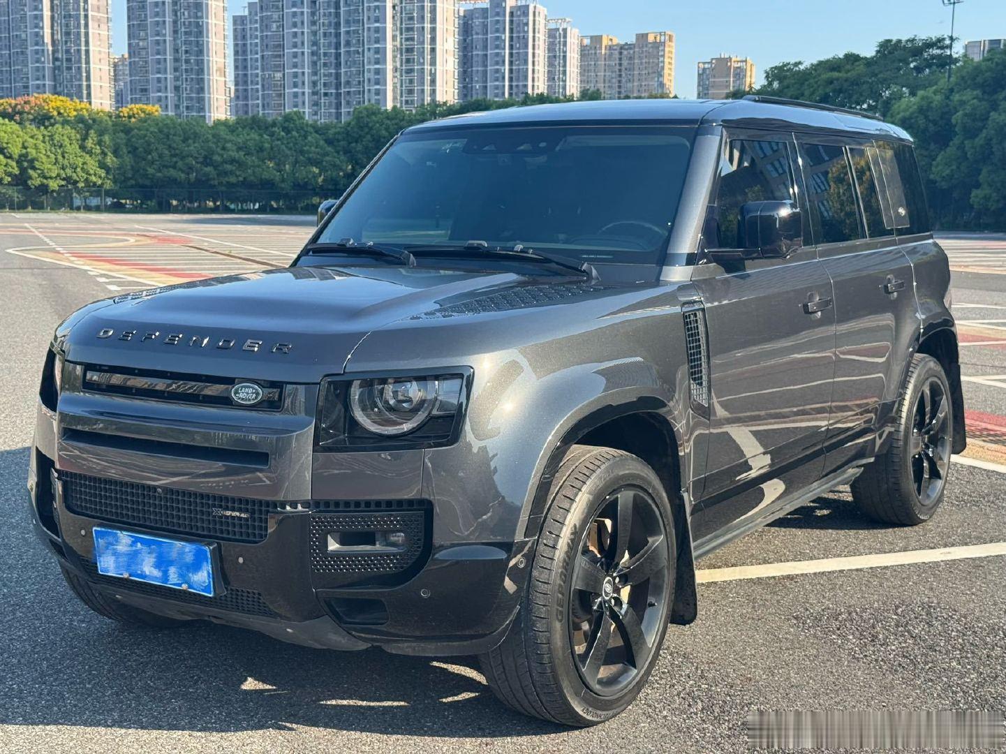 杭牌 23款路虎卫士110 HSE 8306新款大屏中控喀尔巴阡灰外观黑色内饰​