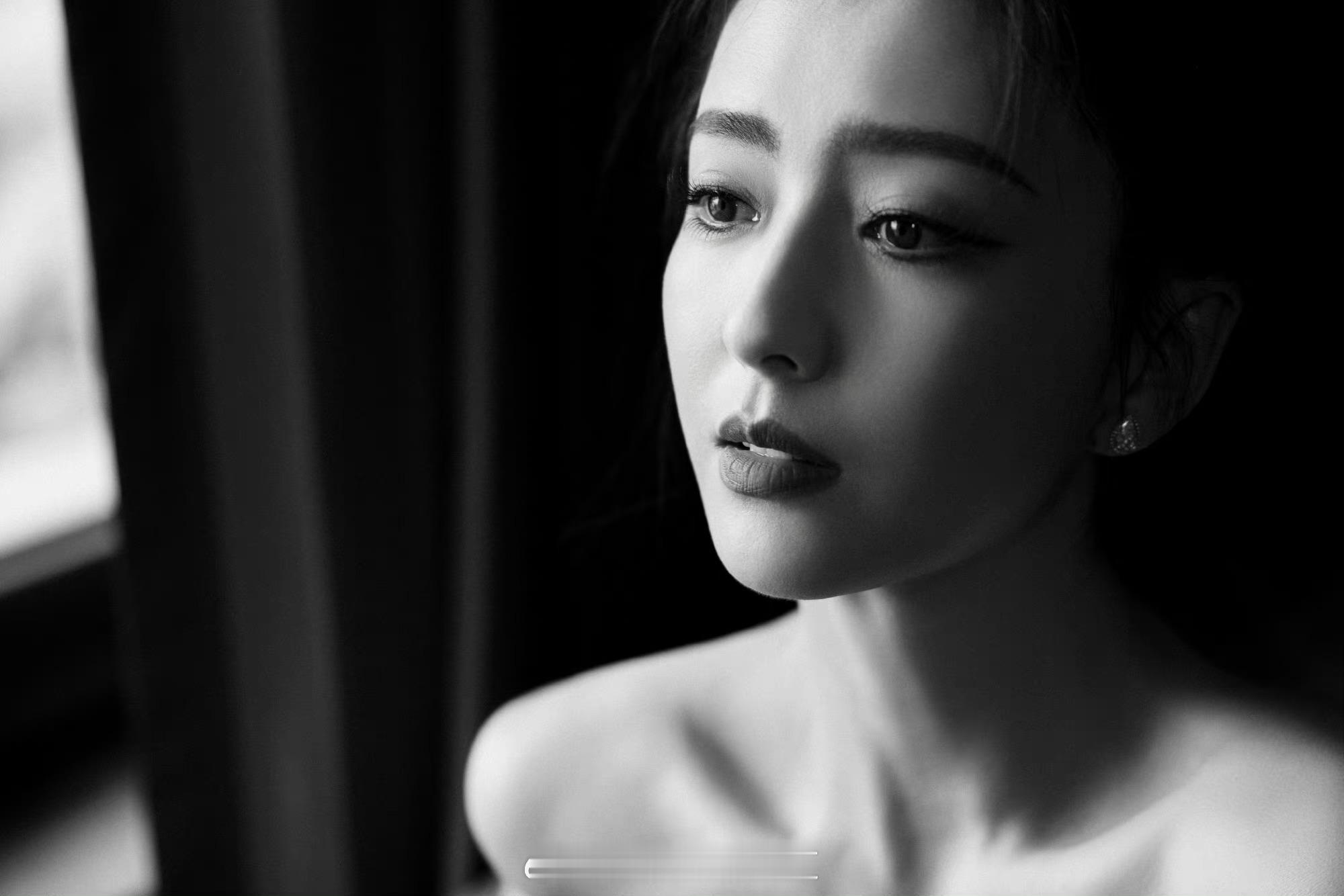 佟丽娅黑色写真大片贵气优雅