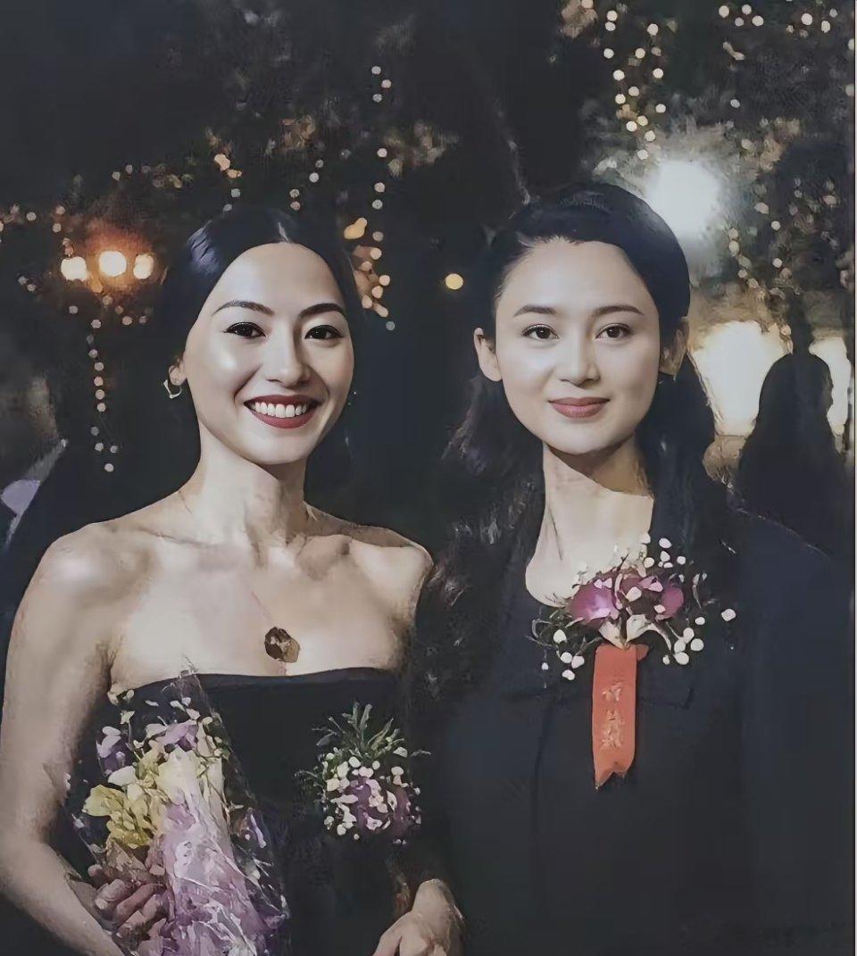 这是张柏芝和陈红拍于2005年的合影，一个是香港玉女掌门人，一个是大陆第一美女，
