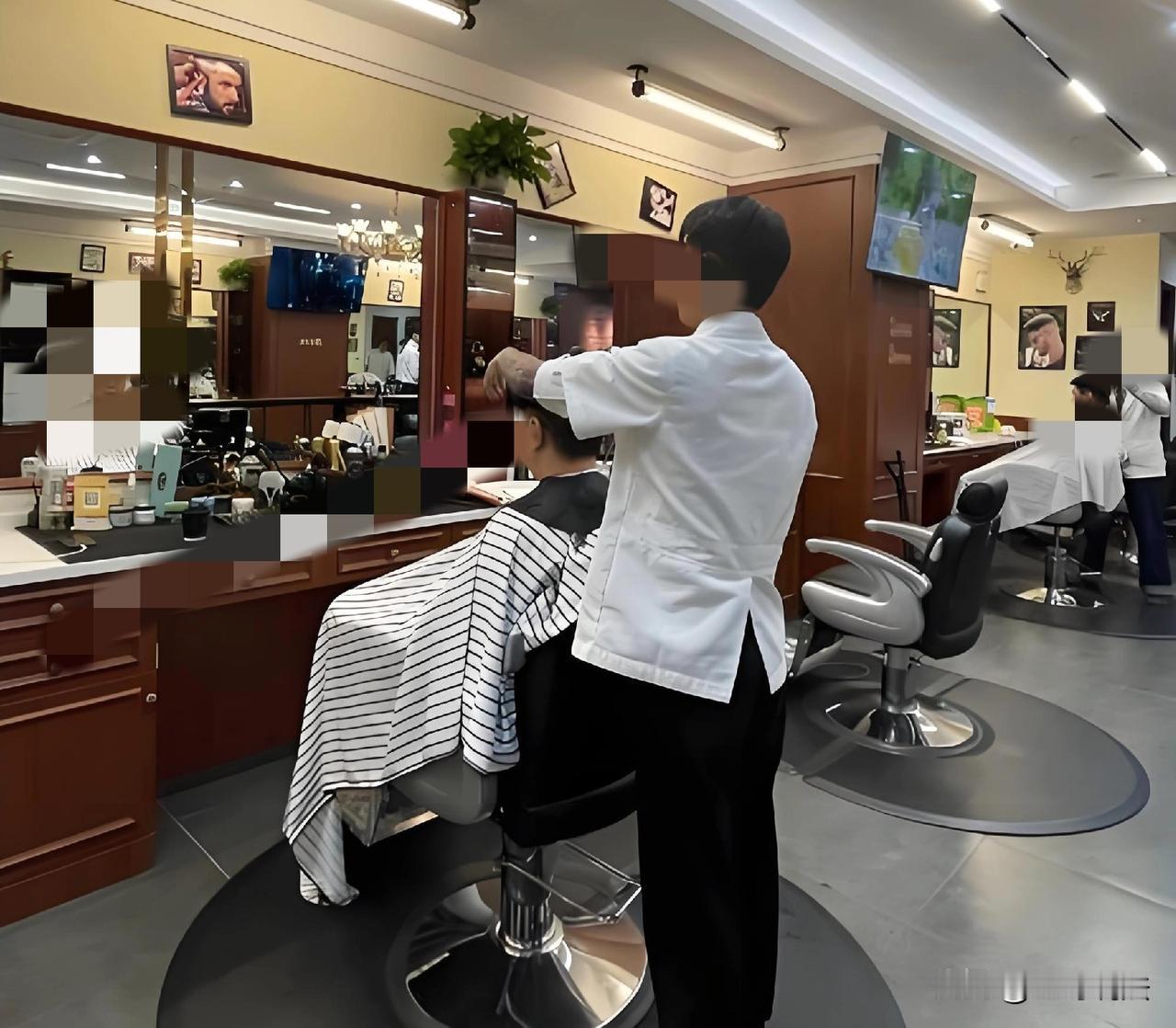 玩不起别玩！山东菏泽，一男子在理发店办了会员，每次理发19元，眼看要过春节，男子
