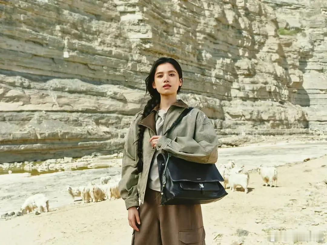 张婧仪这是发腮了吗，怎么最近方方的🙉