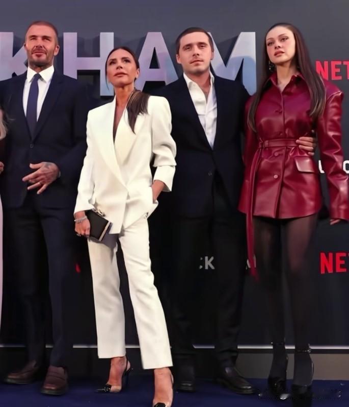 各回各家，各护自家媳妇儿。贝克汉姆的大儿子完全遗传了老爸护妻狂魔的性格，为富家