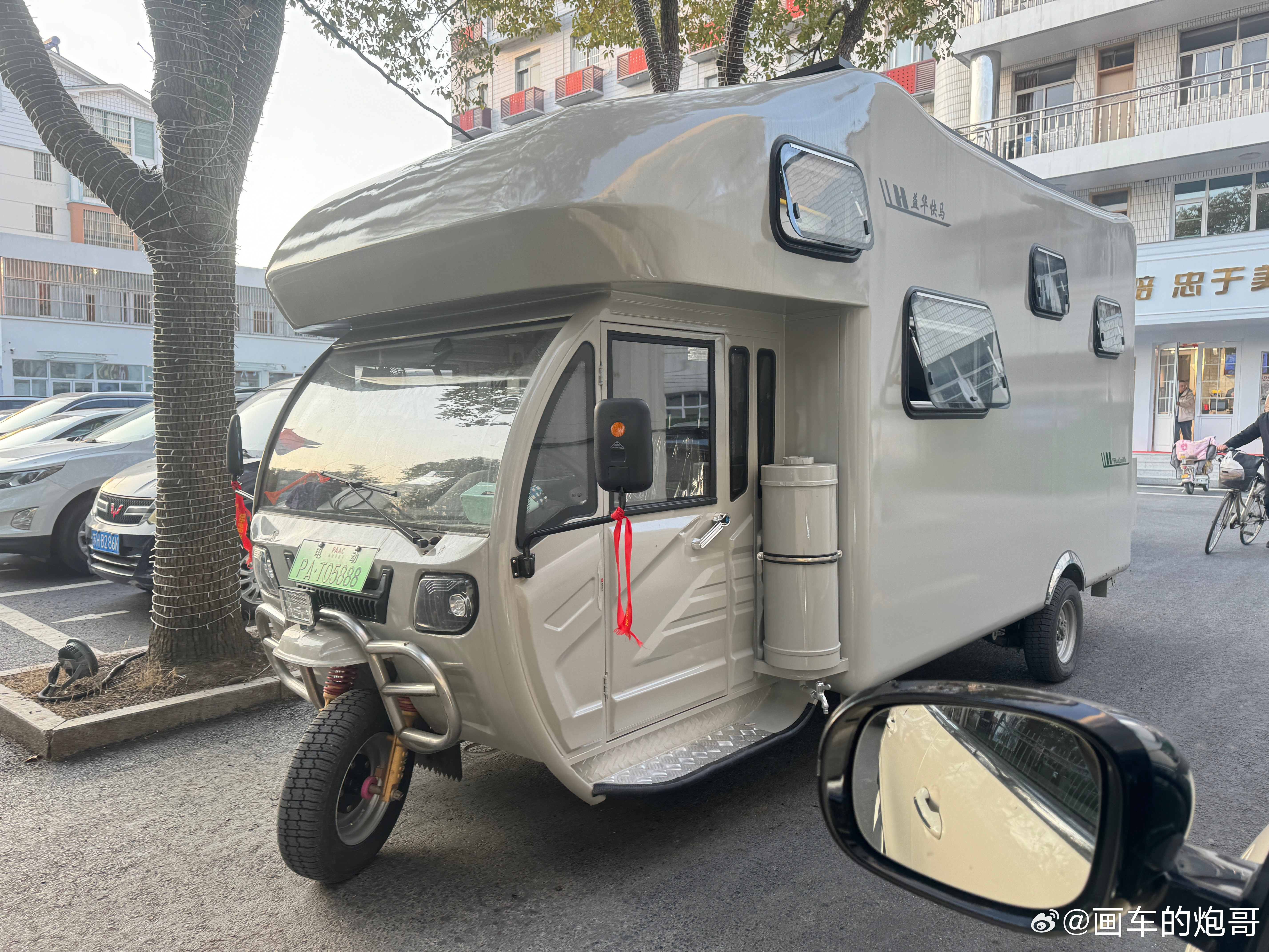 老头乐老头乐出房车了！打听了一下，6万多，双床一卫一厅，无需上牌