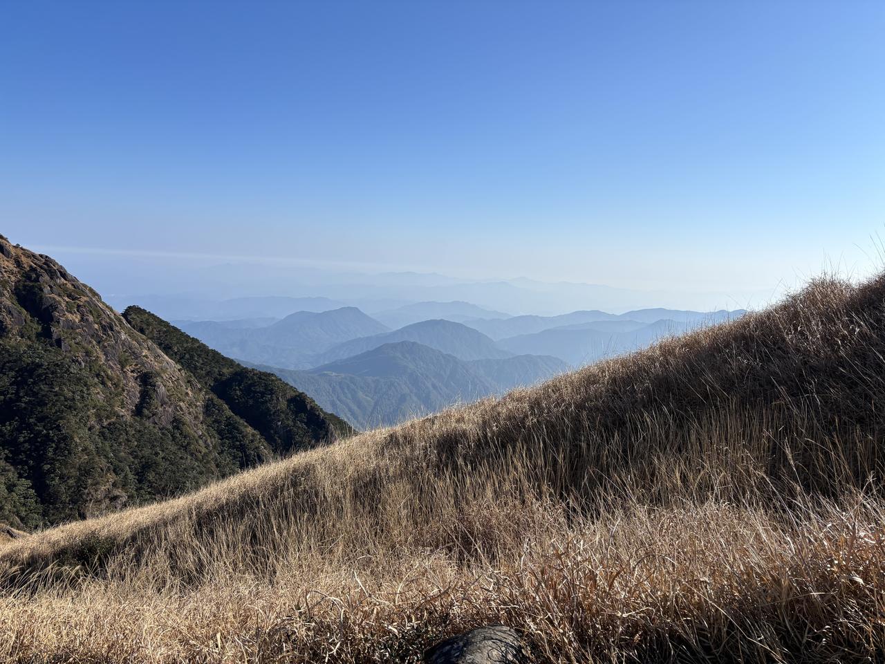 今天开始学校工作群终于安静了，因为教育局今天也开始放假了。虽然已经放寒假十多天了