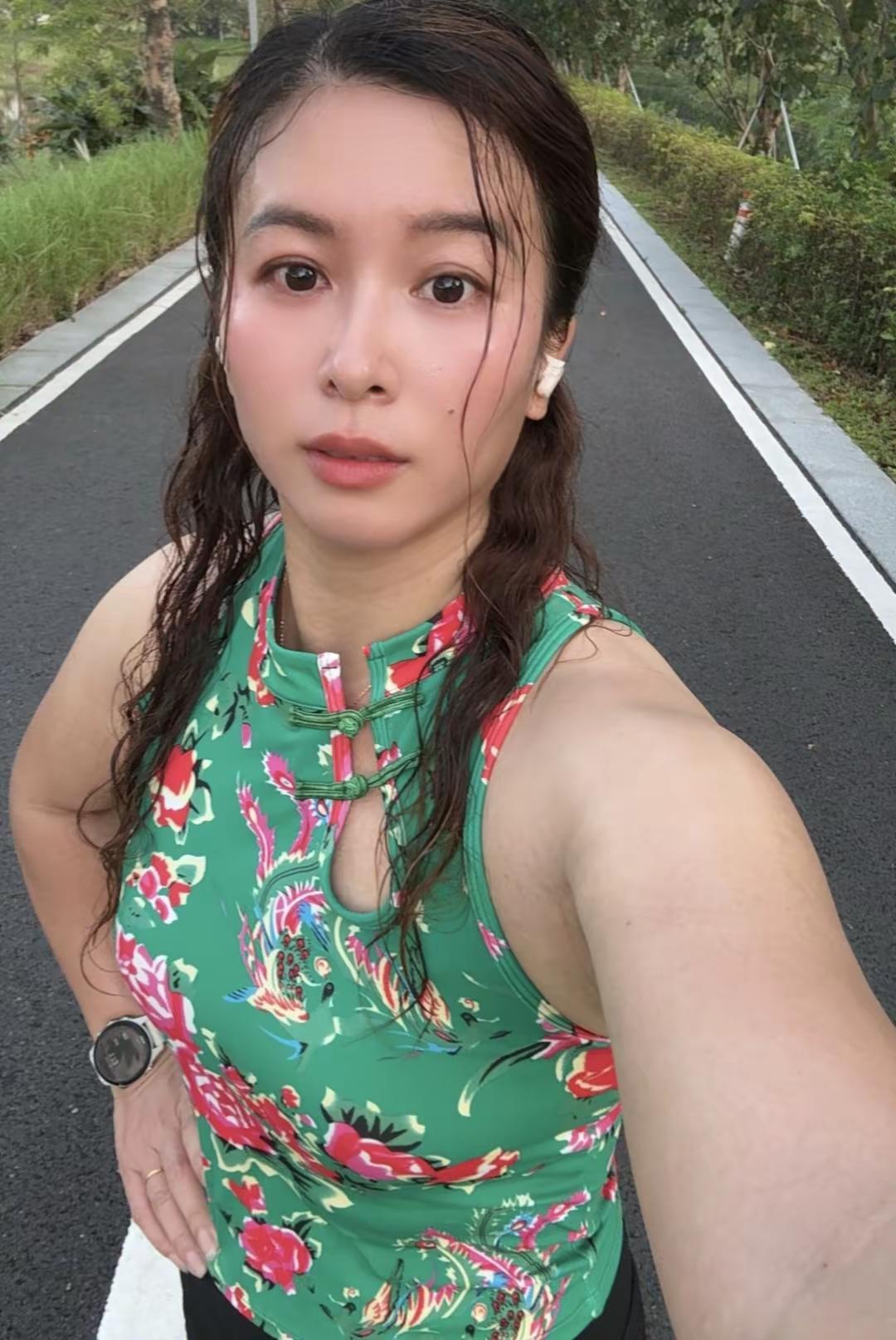 热爱运动，但更热爱那份独处的清醒，跑步是我与生活的约定你有多自律就有多美