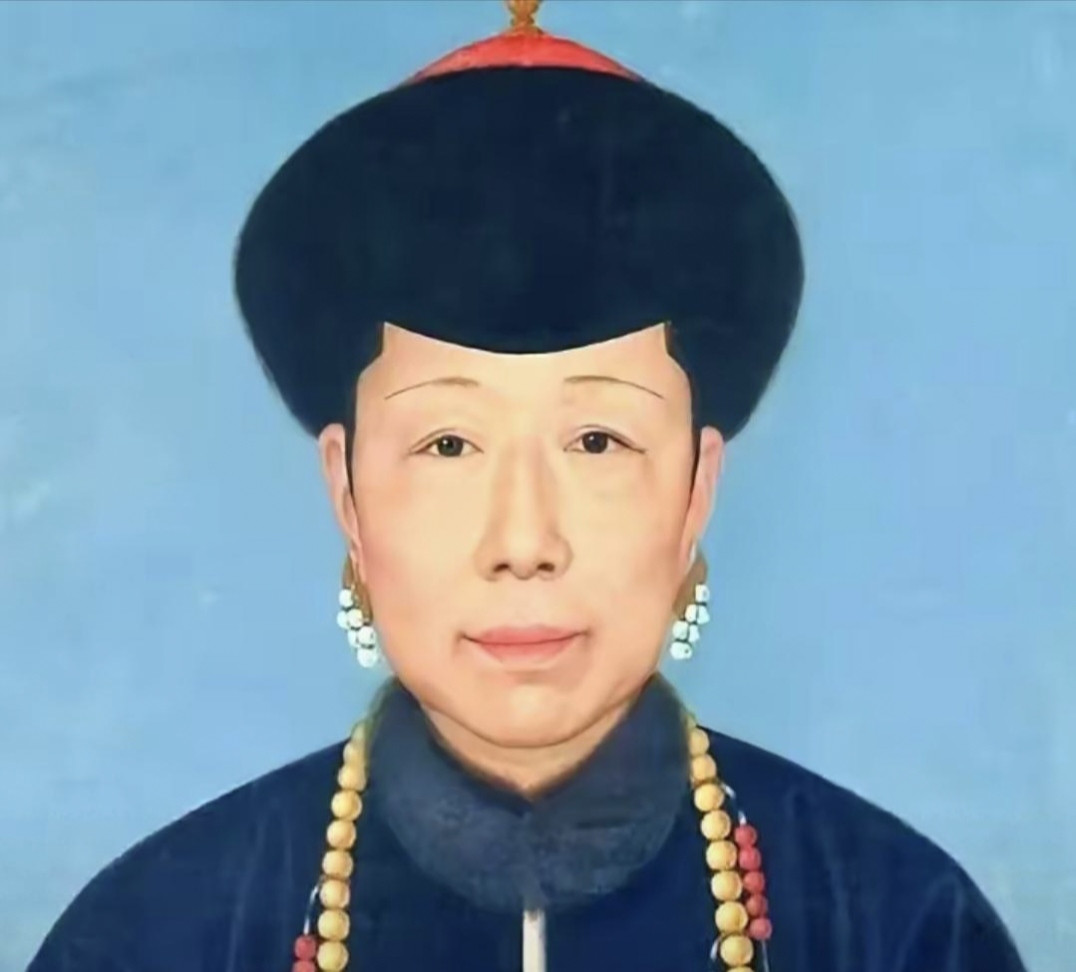 雍正咽气那夜，养心殿内烛火摇曳不定。乾隆跪在生母面前，小心翼翼试探：“皇额娘，可