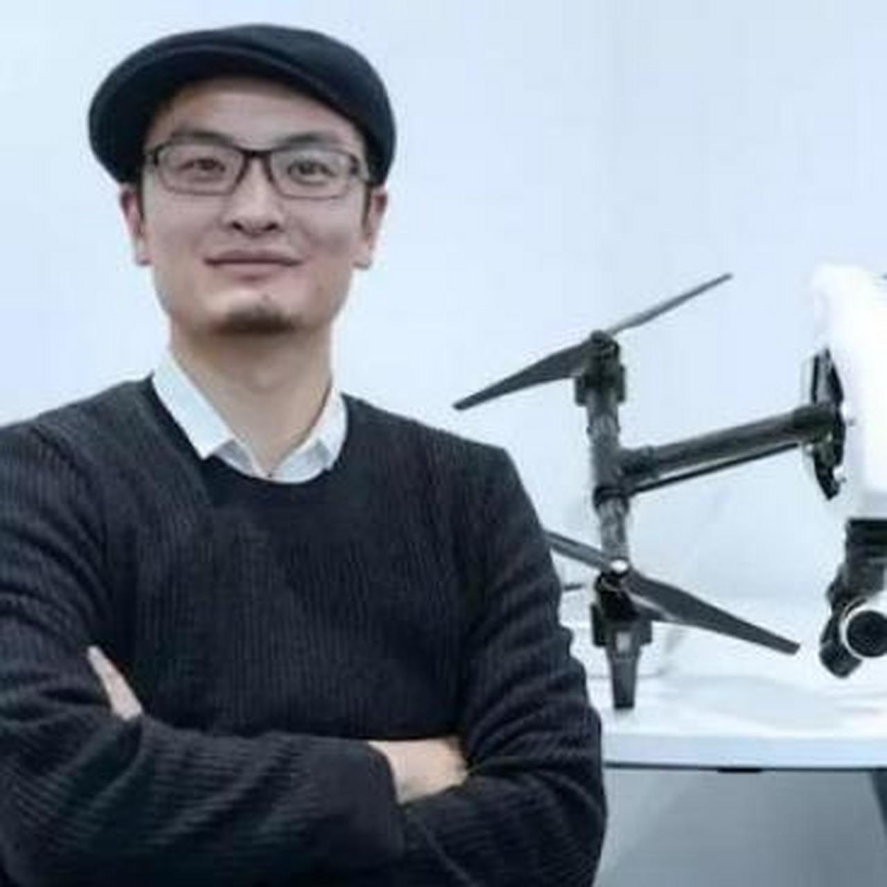 一直很低调的大疆创始人汪滔，最近接受了采访，信息量很大。去年大疆营收800多亿，