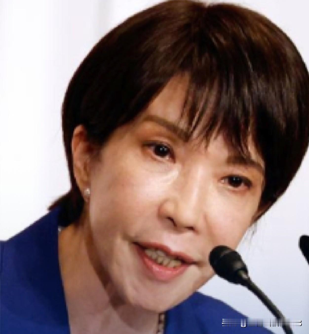 这个女人摊上事儿了，摊上大事儿了。从面相上看，这个女人就不是善类，透着邪恶。