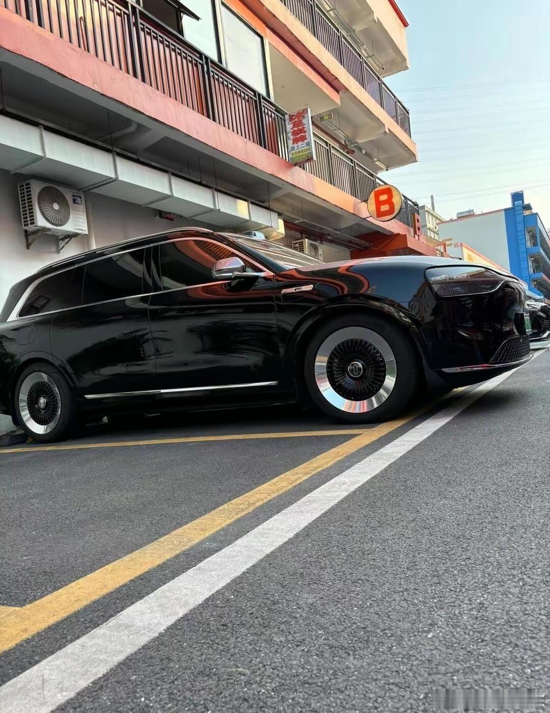 轮毂升级后的问界M9，豪华感，高级感进一步提升。​​​
