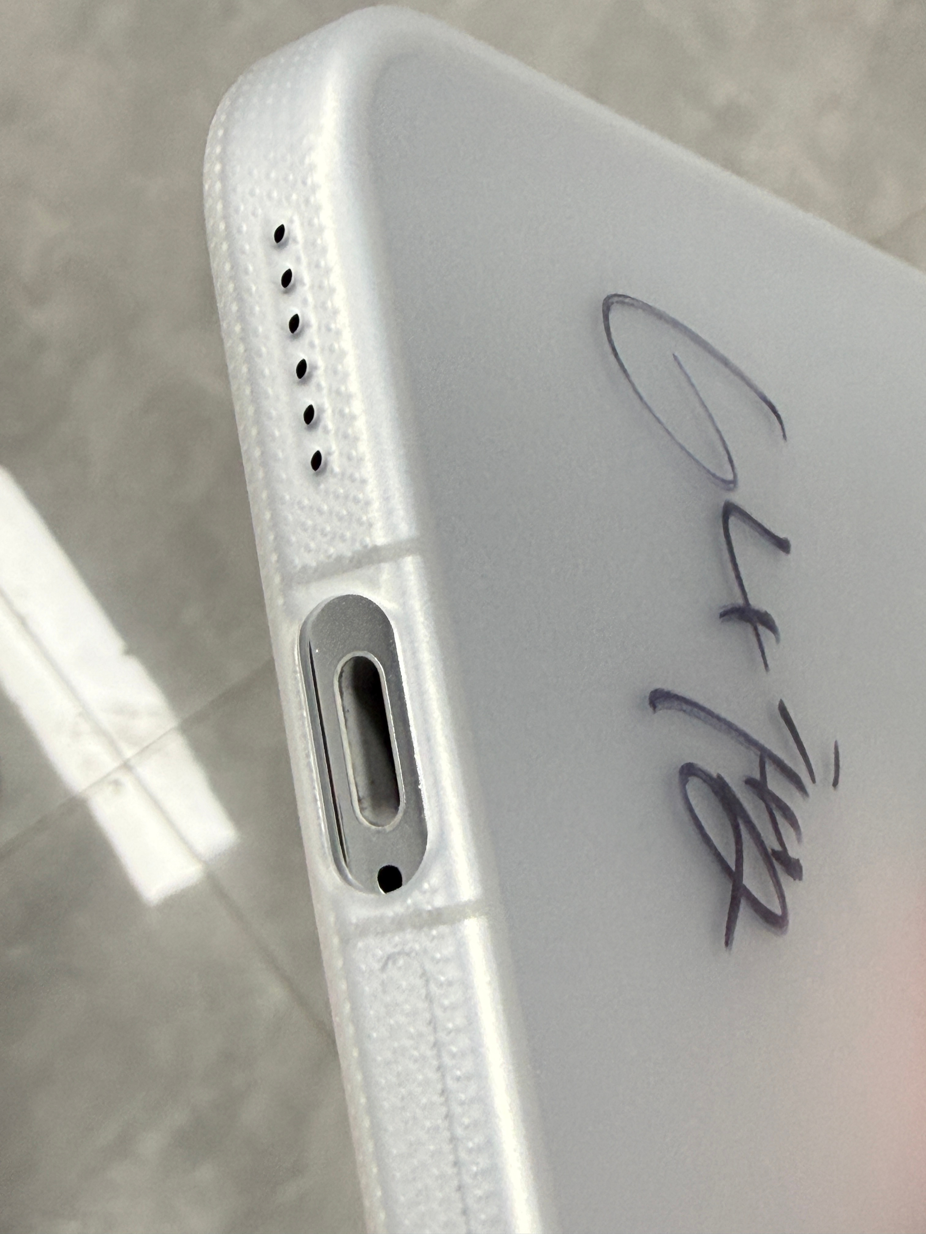 用上华为mate80PROmax超薄壳的朋友有没有发现一个小细节，就是这个