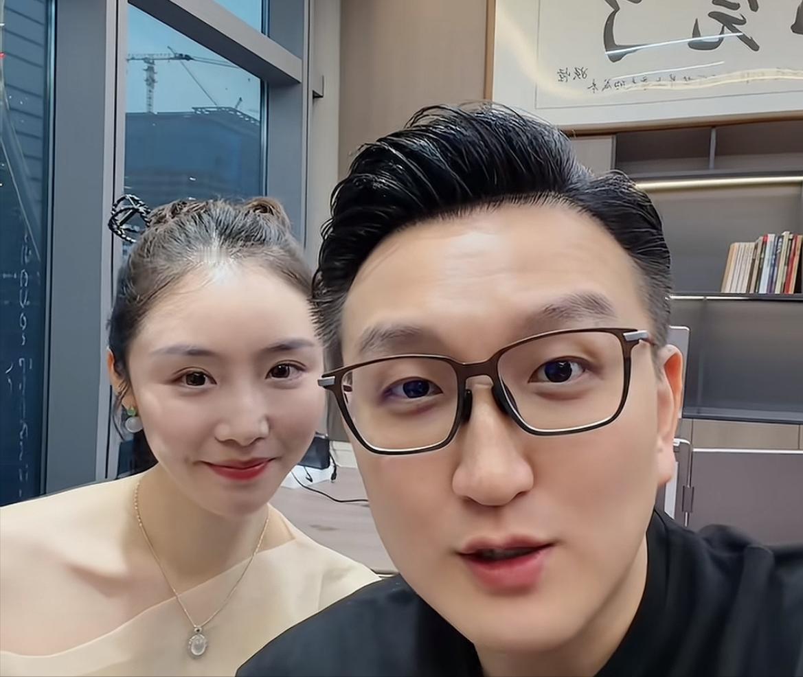唯一治得了“妖怪”的人出现了，他就是《非你莫属》的李晨。这段时间，妖怪联合陈露