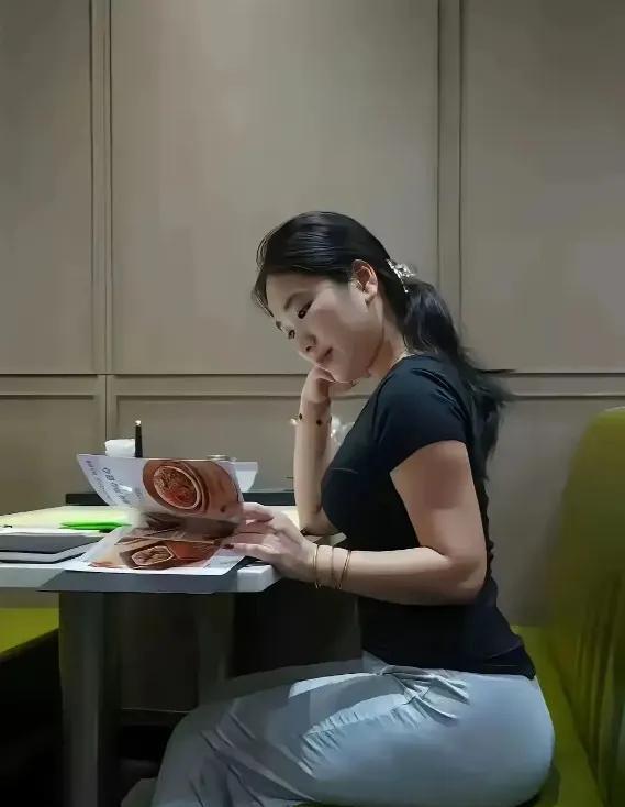 这次相亲很成功，聊的很愉快，唯一就是嫌她太胖了，以后还得劝她减减肥[捂脸哭]