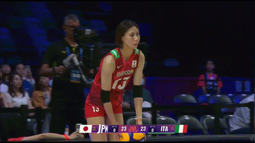 打日本女排还是得靠副攻还有拦网啊！法尔的快攻当强攻用，达内西她俩的拦网给日本女排
