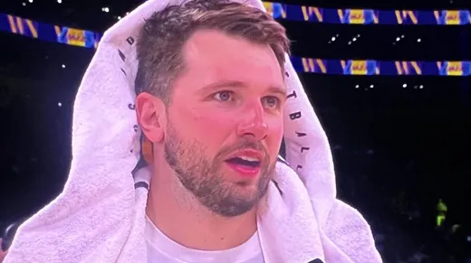 天天喷东契奇不防守，实则真正不防守的那个人下场之后，东子已经带领球队三连胜了，并