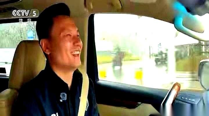 郜林这人，真是个谜！刚把广州那套1.29亿的豪宅卖了，净赚9000万，第二天没