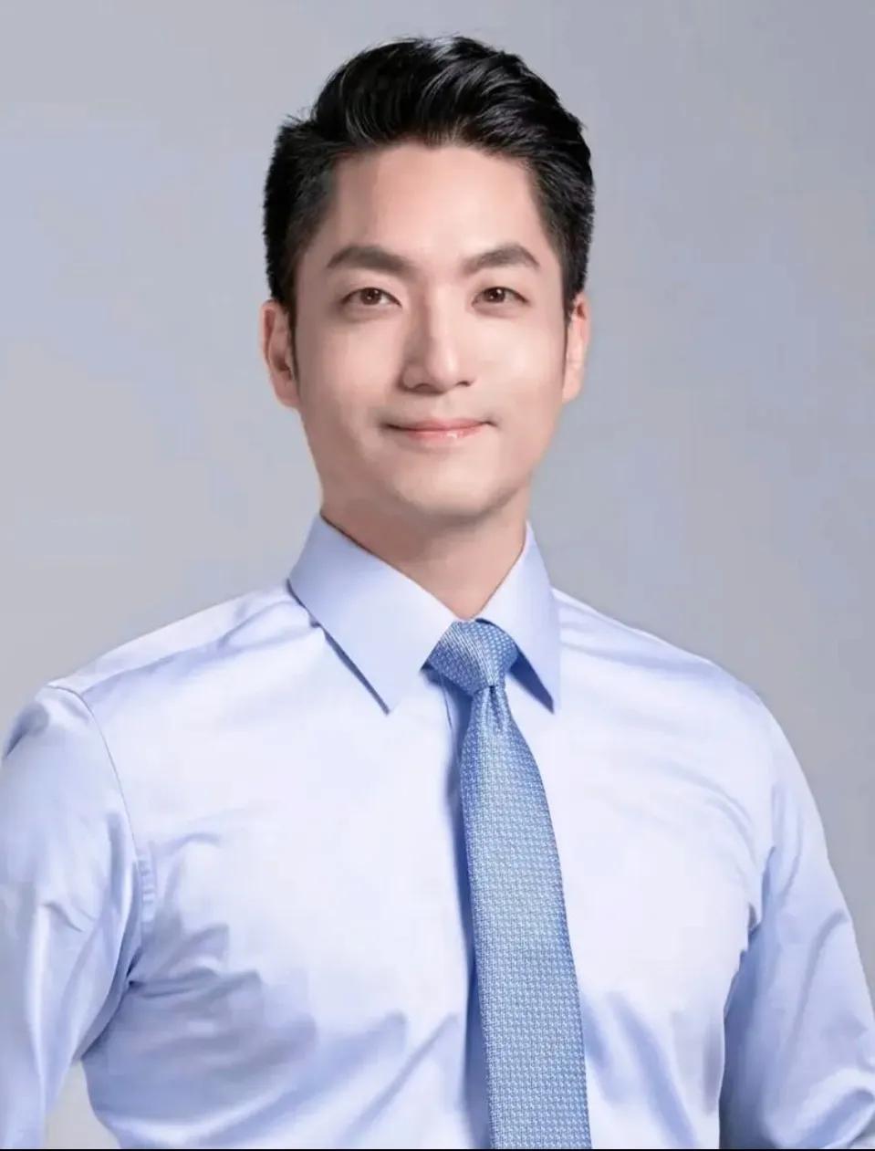 现在大家都管他叫蒋万安，觉得他是蒋家第三代的门面，但你要