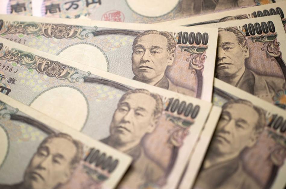 日元逼近160关口！日本打响贬值保卫战，加息+汇率干预双箭齐发《日本经济新