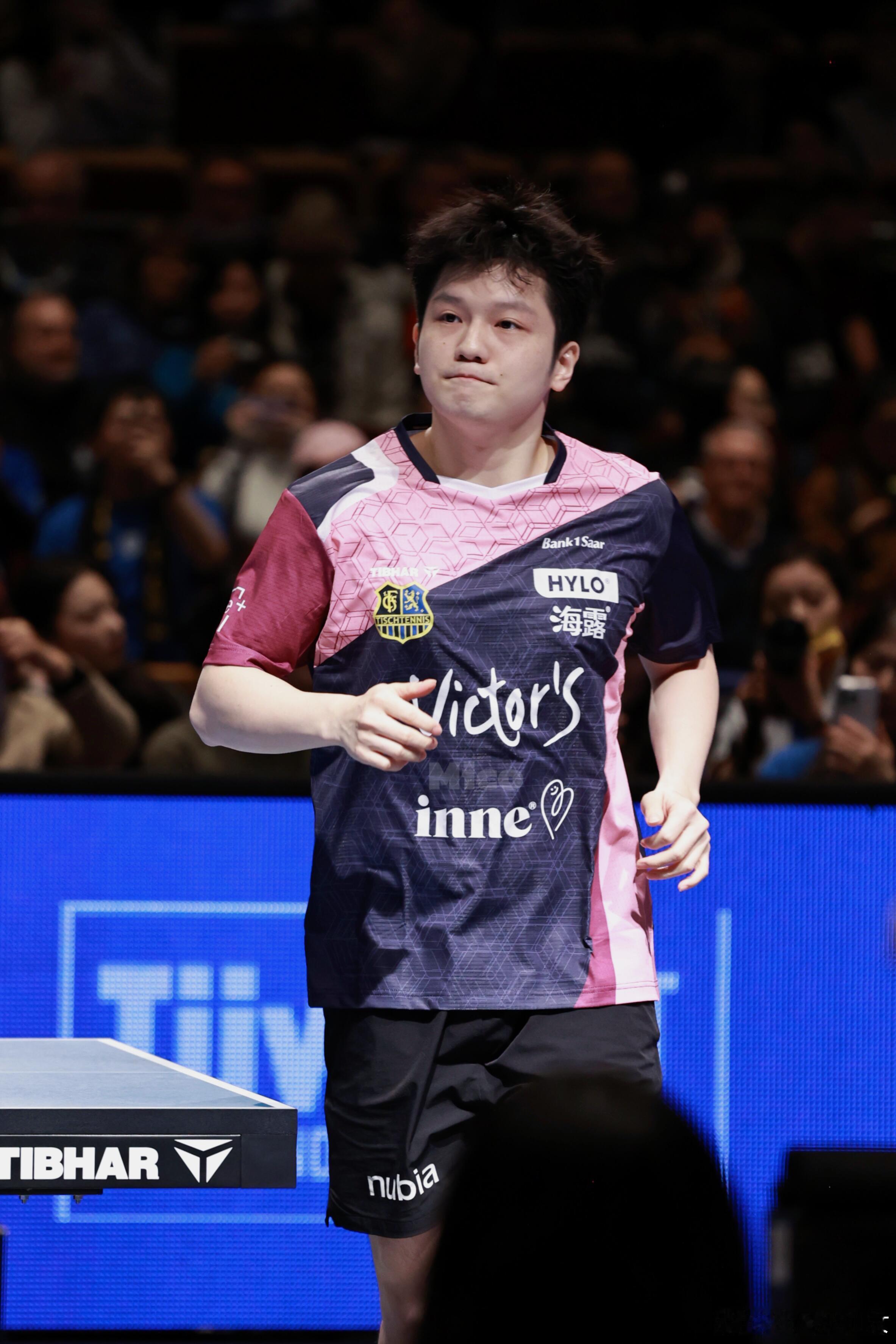 樊振东德甲粉色球衣！东东粉色新皮肤帅我一脸！东东就这样继续快乐打球吧！体育大赏