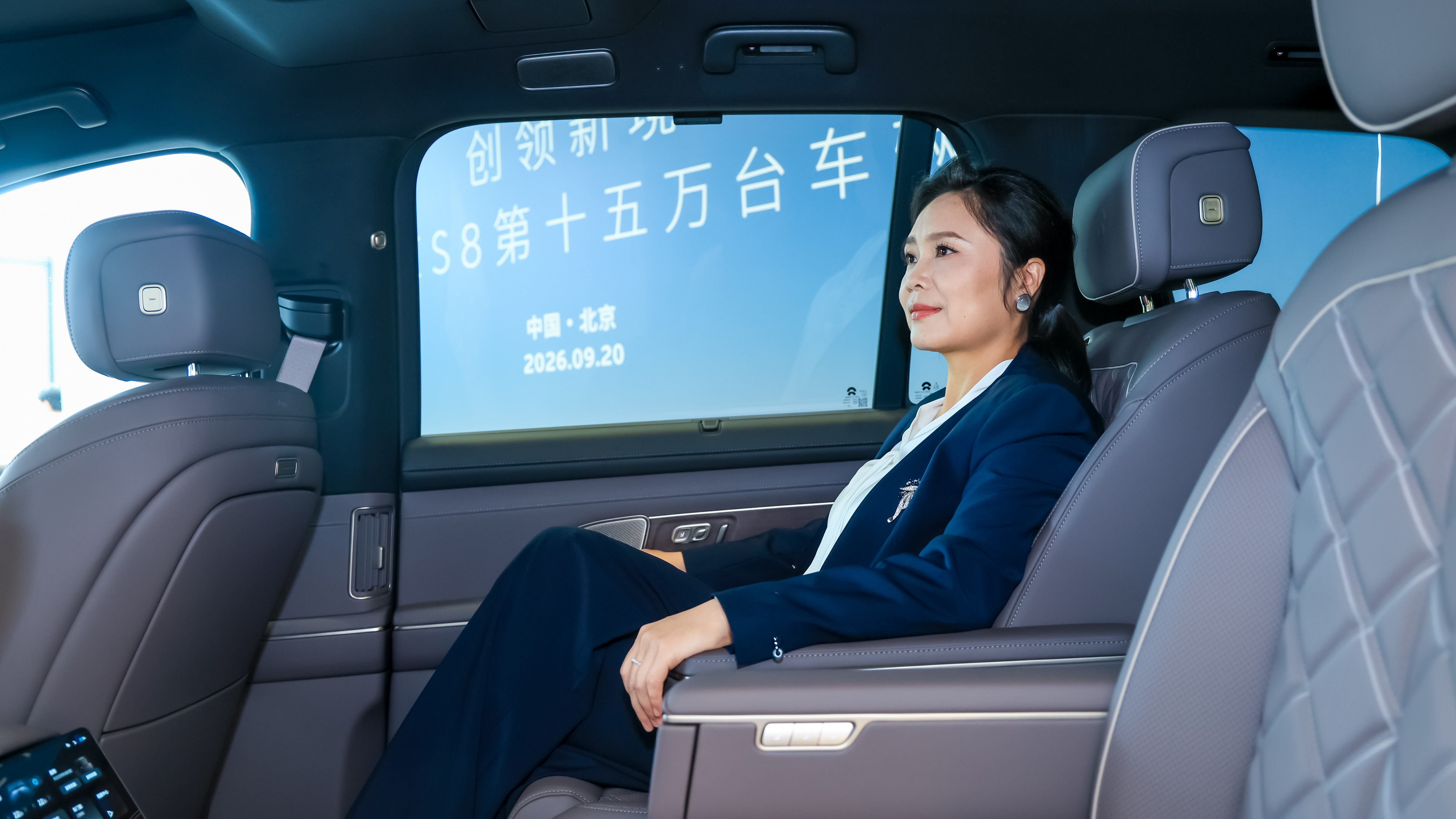 #原来探索精神真的能把人带这么远#上市短短一年，蔚来ES8就卖出了15万台。关键这是台均价40万往上