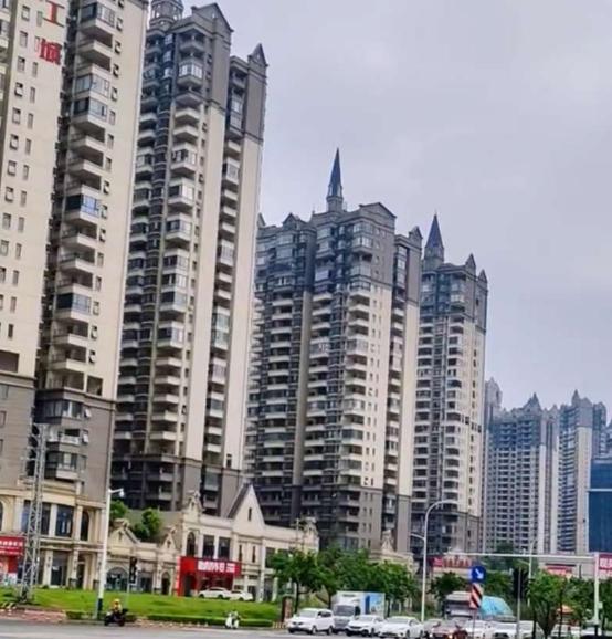 买房后悔的人很多，有人是因为经济压力太大受不了，有人是因为居住环境不好受不了，还