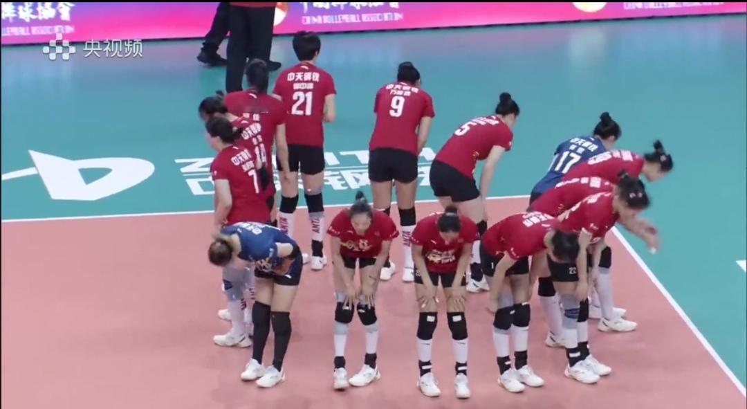 为苏津女排鏖战五局，决胜局23-21险胜点赞！津苏首次大战，鏖战五局！江苏