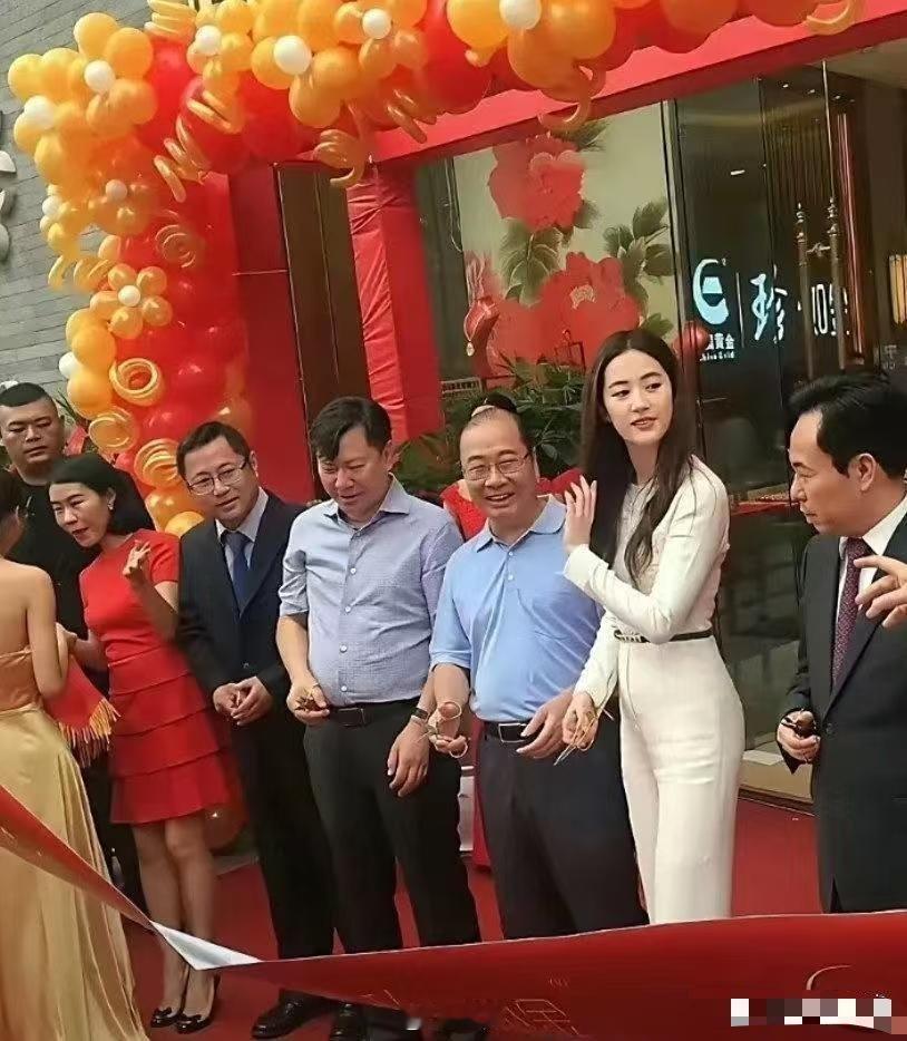 原来女神现实中是这样的，白瞎我看了十几年电视。