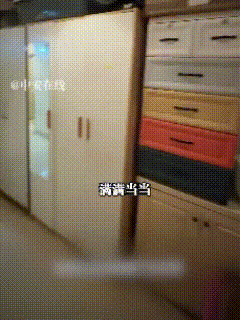 “太奇葩了！”浙江杭州，女子拖着疲惫的身躯下班回家，刚出电梯，眼前的场景让她瞬