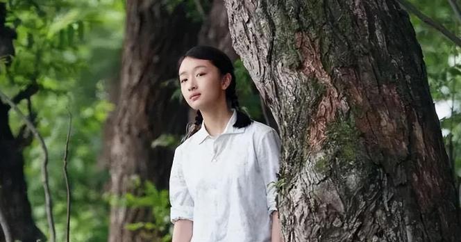 有一次，周冬雨在节目里笑嘻嘻地说，我姥爷80多岁的时候去世了，我特别高兴，他终于