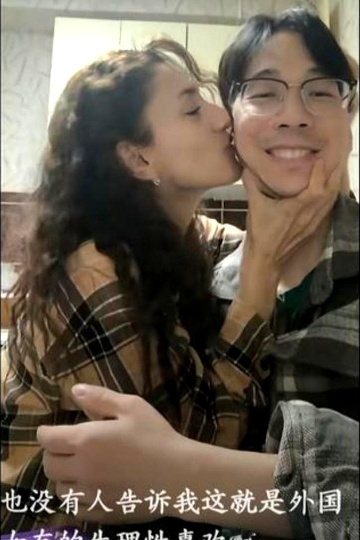 哈尔滨街头总能遇见金发碧眼的小两口并肩走,民政局门口排着队,2025年登记将近十