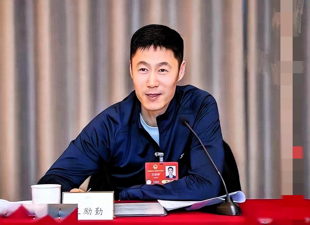 亚锦赛打完，王励勤着重“表扬”四人。林诗栋这小将真牛！对阵日本队先输两盘，