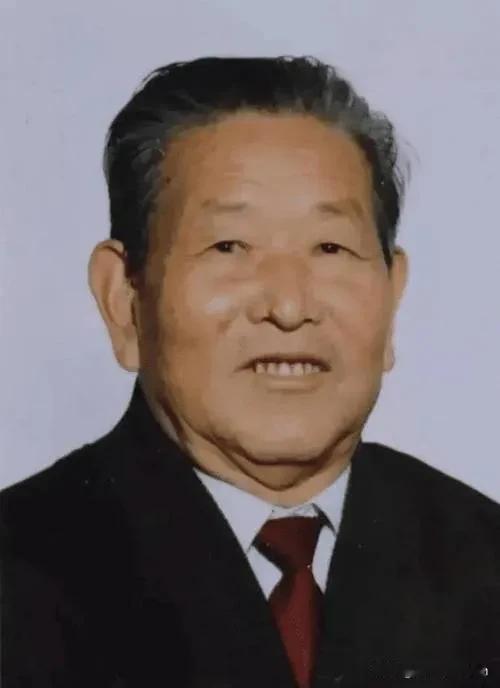 你知道什么叫魄力吗？1977年，一个叫赵苍璧的人当了公安部长。上任第一件事，不是