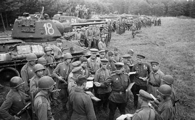 1943年4月14日，被关押在德军集中营内的斯大林的大儿子雅科夫趁看守不注意冲向