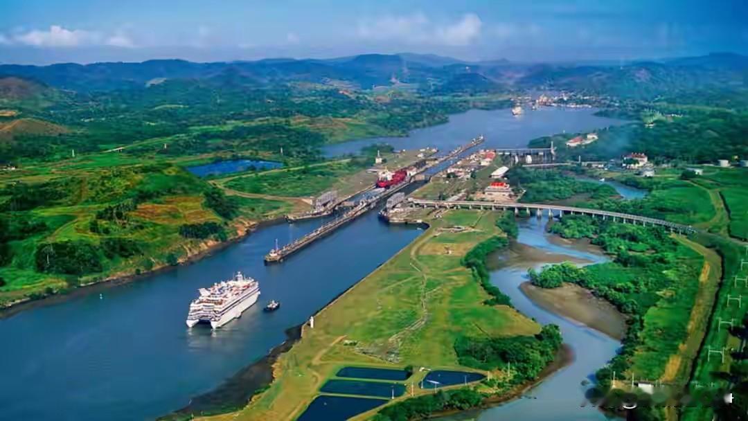 中国的基建项目一直都是香饽饽，因为外面的世界实在是太落后了就拿港口来举例吧，重