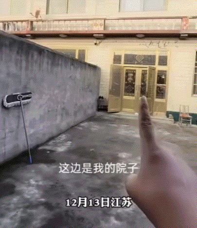 江苏，一女子发视频称，她和她的婆婆虽然住一栋房子，但家里院子中间却砌了一堵墙，各