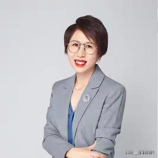 赵宏，1977年出生，甘肃金昌人。1999年，中国政法大学法学学士毕业，200