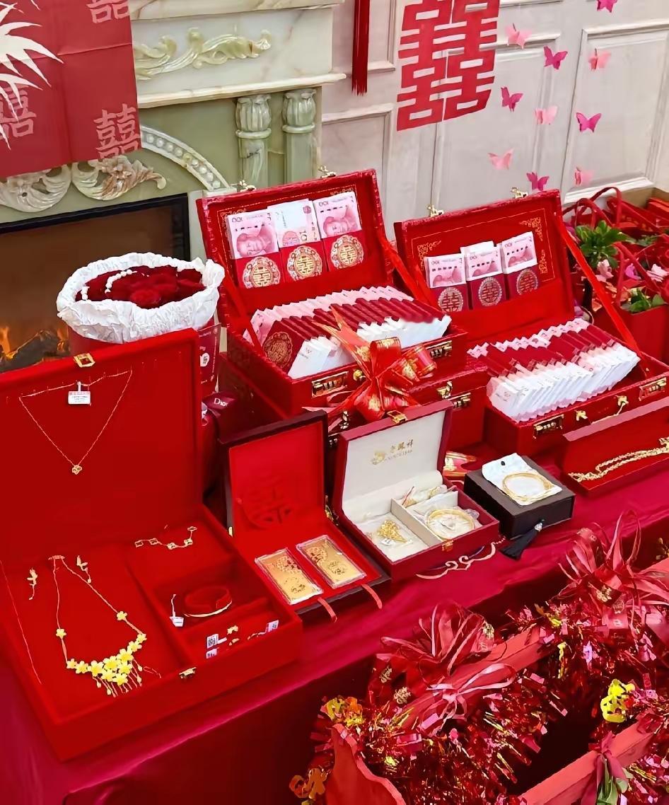 侄女今天订婚了，男方直接给了38万彩礼。饭后男方家人离开，侄女打算把这笔钱自己存