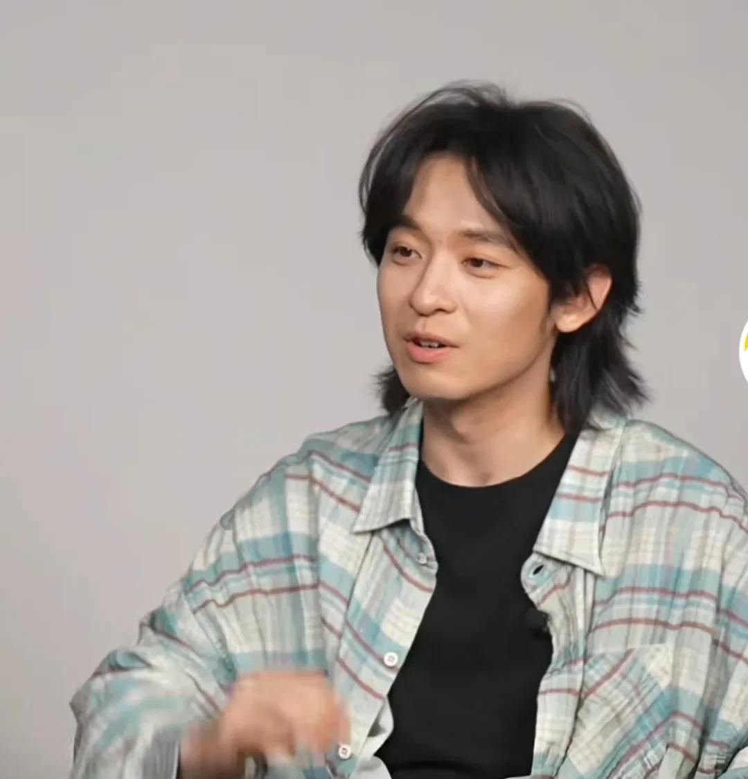 演员董子健说：“我在和孙俪拍《蛮好的人生》时，突然有天经纪人特兴奋的跑来告诉我，