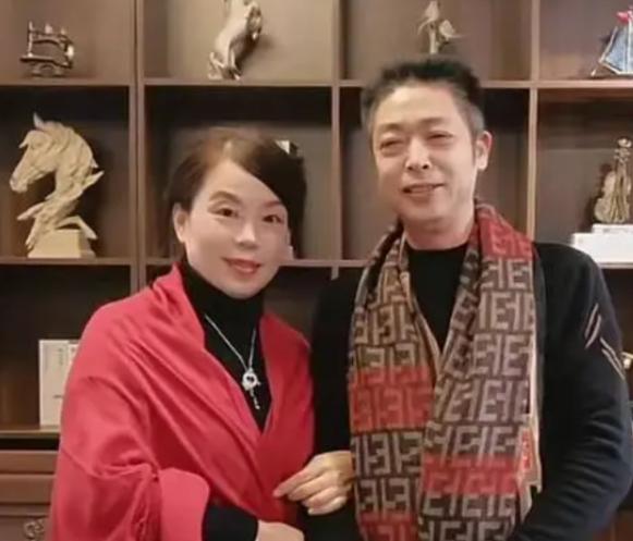 一方追真相一方拼命拦!二八案这操作,不就是怕偷换露馅?许敏这几年过得不