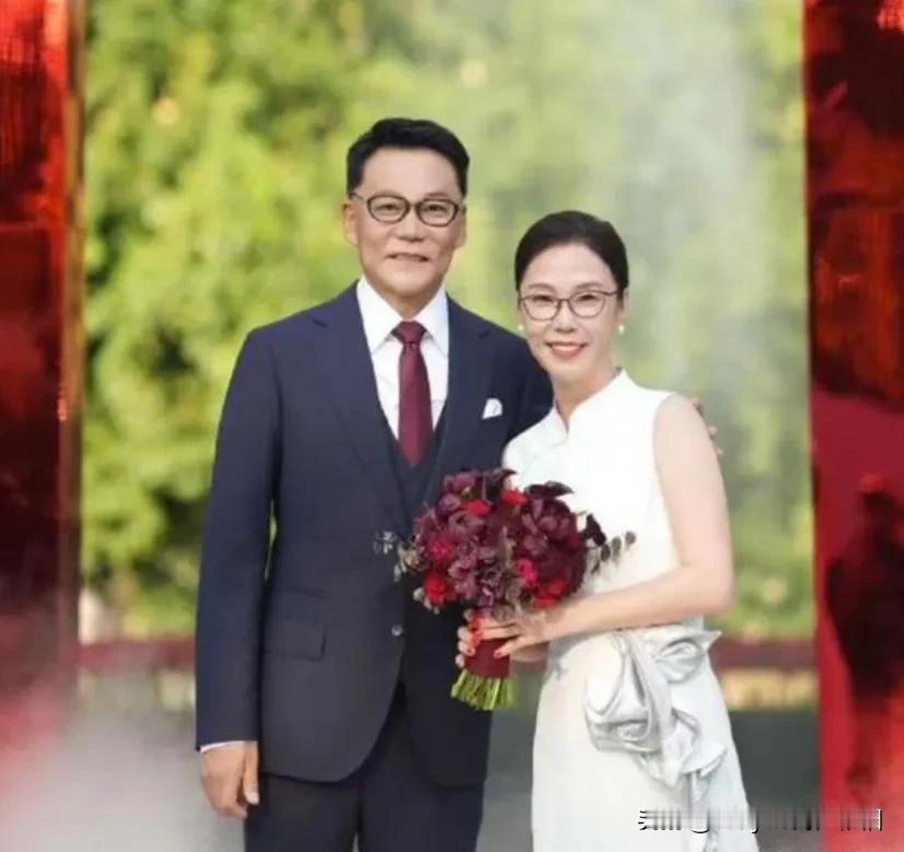 恭喜李国庆李总新婚快乐，不要礼金，也不要礼物，改为给贵州小学捐款500！可见，