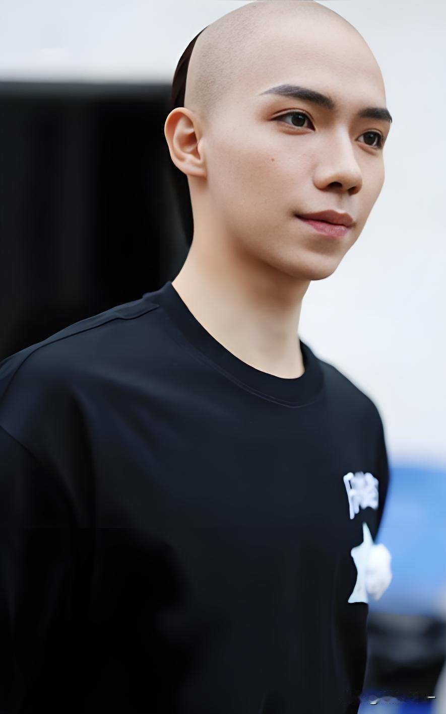 突然被罗一舟圈粉了，不是因为他既帅又痞的颜值，而是他在电视剧《大生意人》