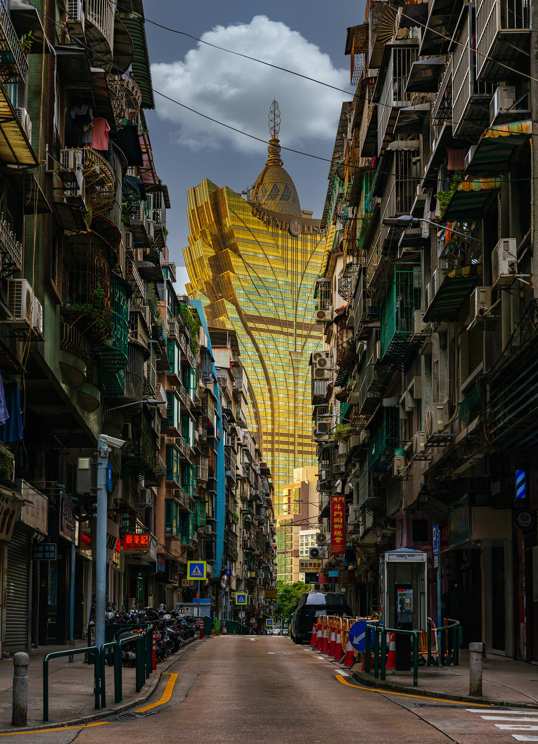 七日港澳行，拍遍两地特色城市风光。霓虹闪烁的街头藏着活力，老街的烟火气暖着人心。