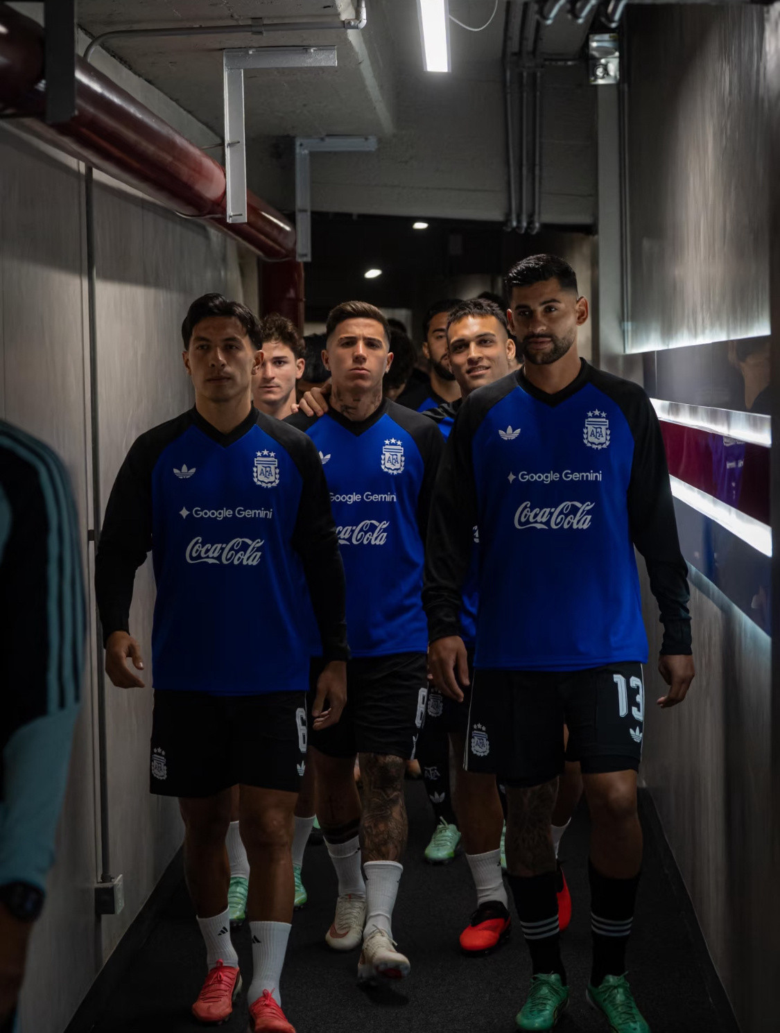 【他们配得上这里】🇦🇷梅西:“我爱着、爱过、也将永远热爱国家队战袍。我已经掏