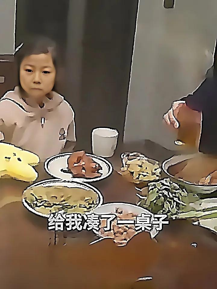 这桌“特殊人脉”，藏着孩子最纯粹的孝心刷到这个视频，直接笑出眼泪，又被暖到心