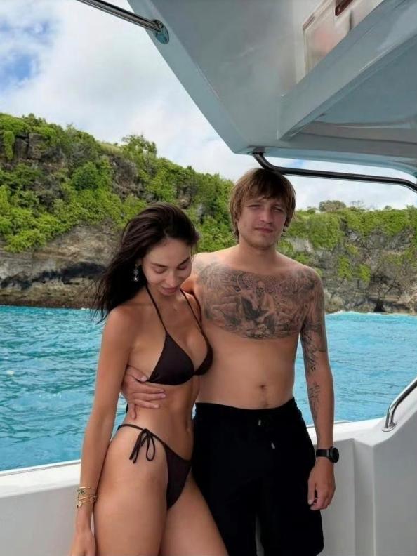 一则“黑吃黑”的事件在海外炸开了锅。乌克兰第聂伯罗彼得罗夫斯克一位黑帮大佬的儿子