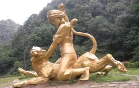 故事发生在1975年，位于我国湖北神农架，几个农村妇女在忙农活。其中一个妇女因为