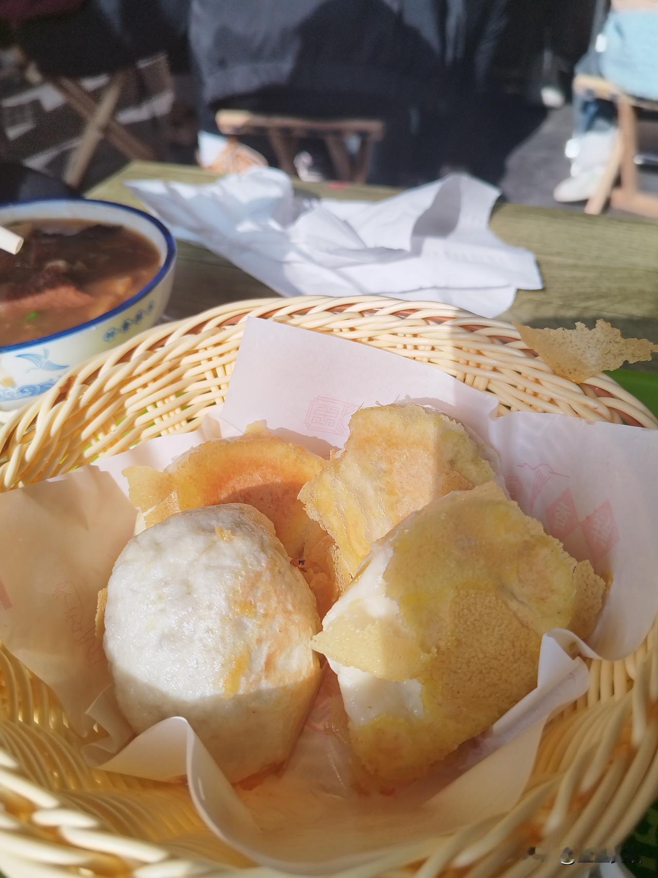 这么冷的天，喝胡辣汤，好对味儿呀。喝完微微出汗，浑身舒坦[呲牙笑][赞]这个胡