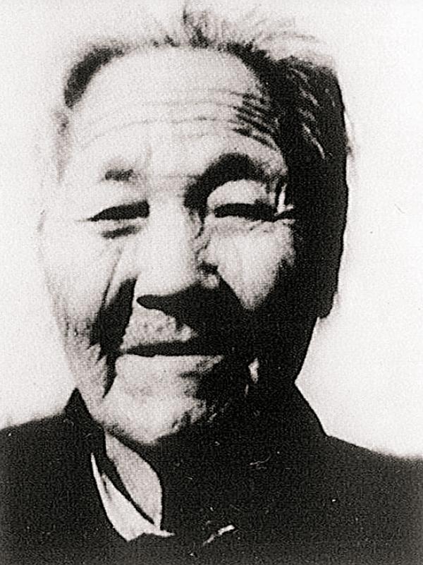 1956年春，山东一老汉挑着酒篓走村串巷，却从不吆喝，专问“张大娘”，公安觉得蹊