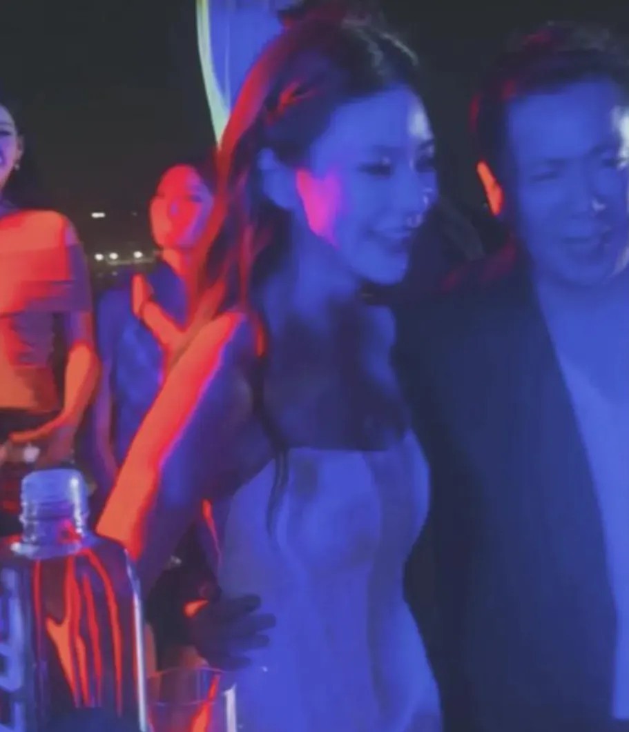 这是要让老婆进娱乐圈啊！为了这次饭局，马筱梅花了4个小时打扮自己，她很重视，有