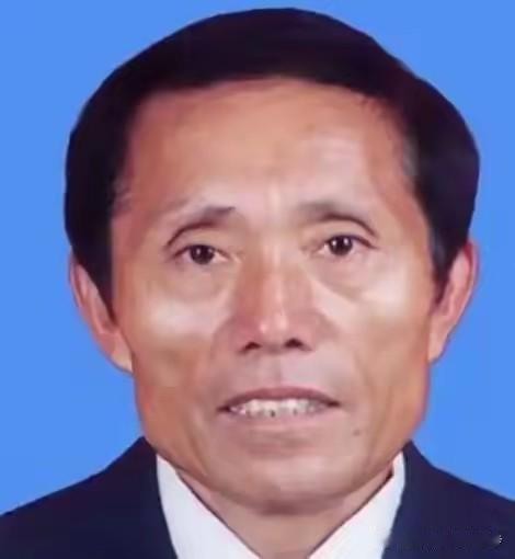 最让人敬佩的文盲村支书！一句话打脸所有自私村民一个文盲村支书，自己掏6万办